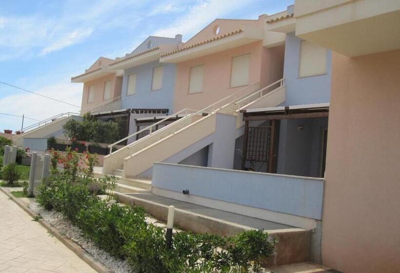 דירת חדר בקומת קרקע, Agua Residence