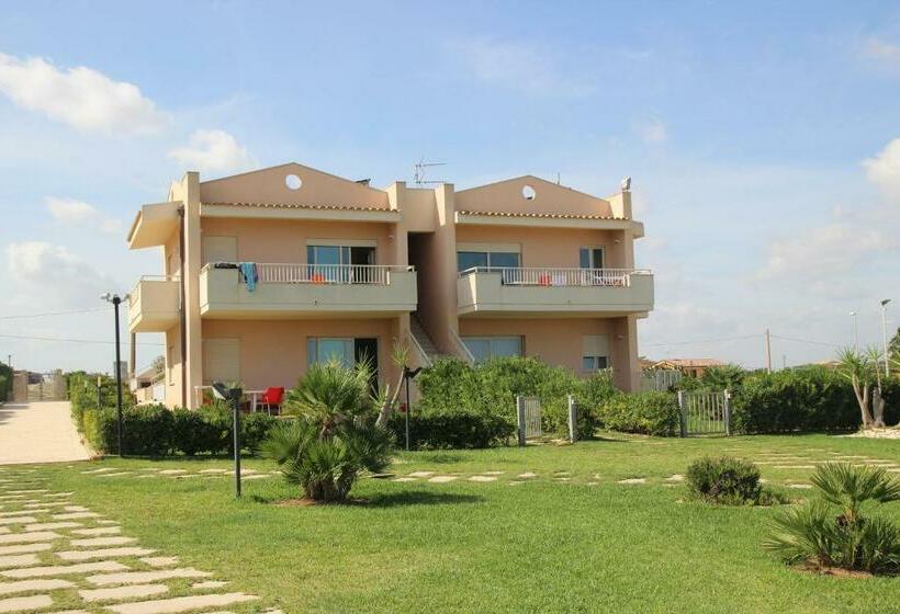 דירת חדר בקומת קרקע, Agua Residence