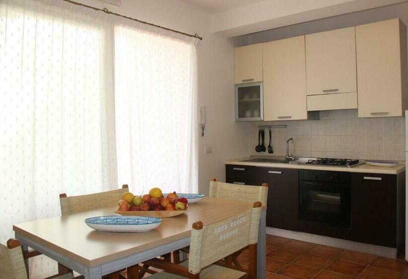 דירת חדר בקומת קרקע, Agua Residence