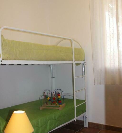 דירת חדר בקומת קרקע, Agua Residence
