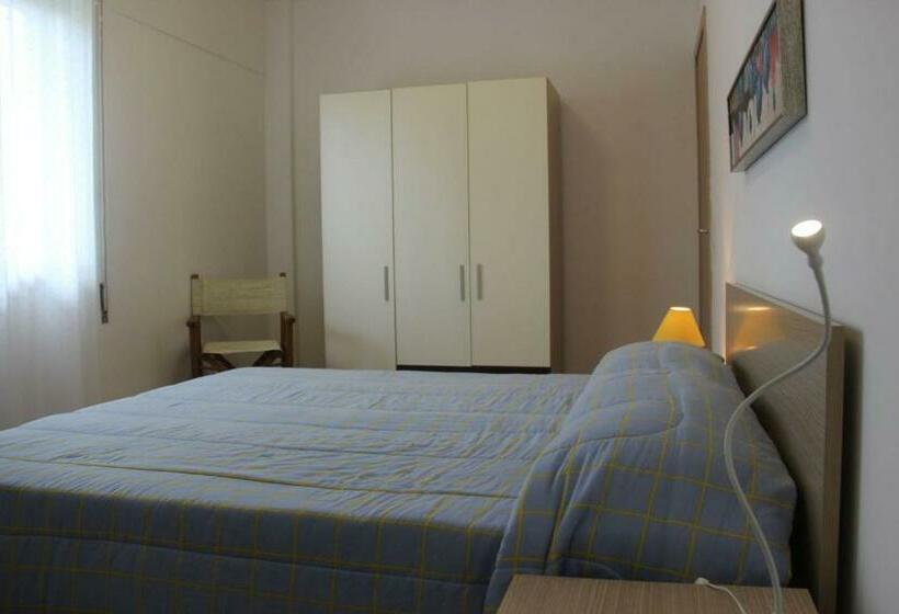 דירת חדר בקומת קרקע, Agua Residence