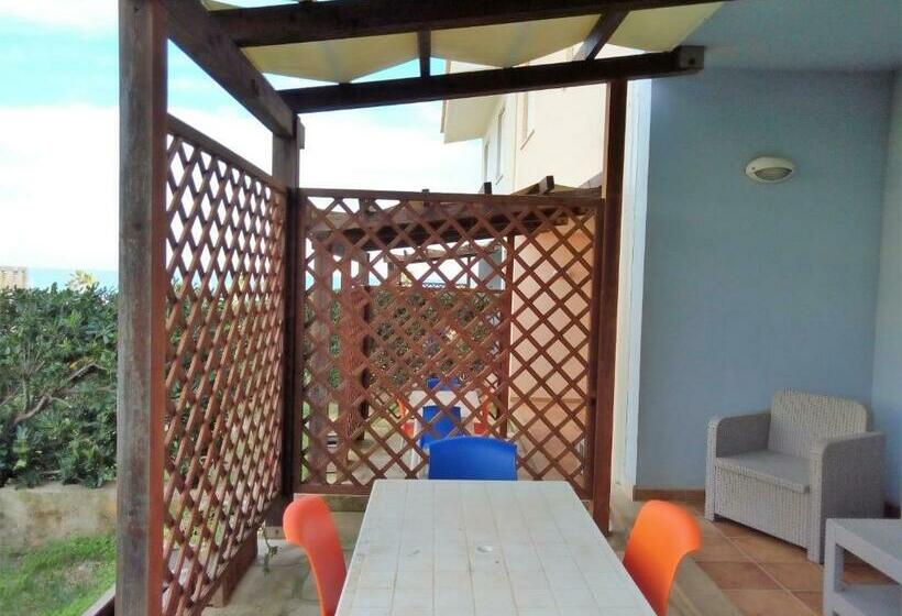 דירת חדר בקומת קרקע, Agua Residence