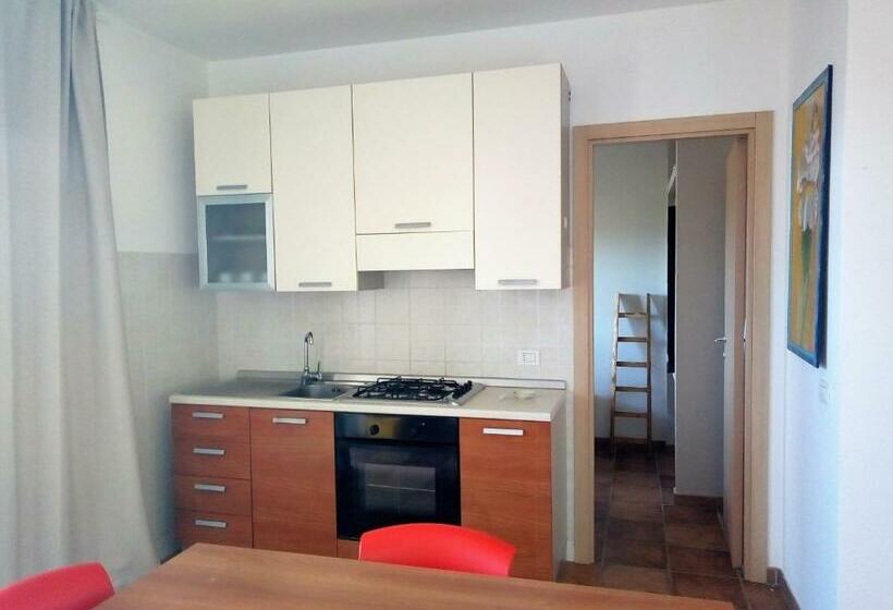 דירת חדר בקומת קרקע, Agua Residence