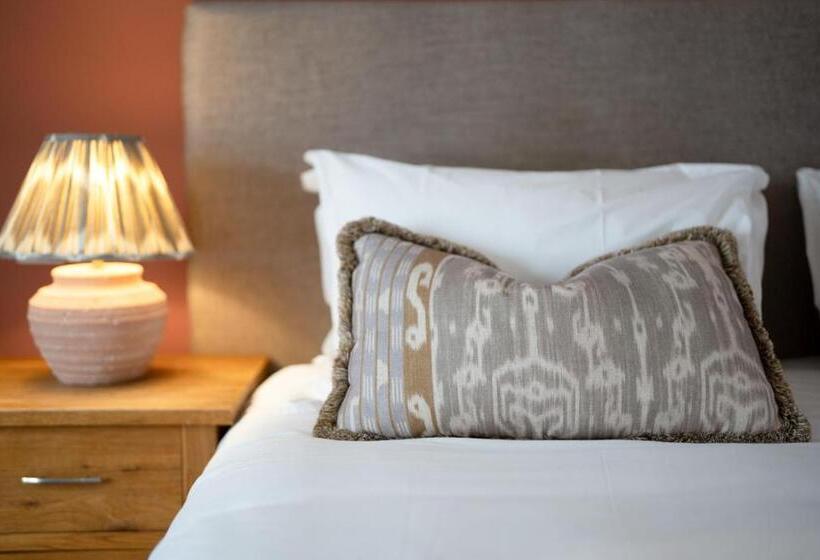 Семейный Номер, The Richard Onslow