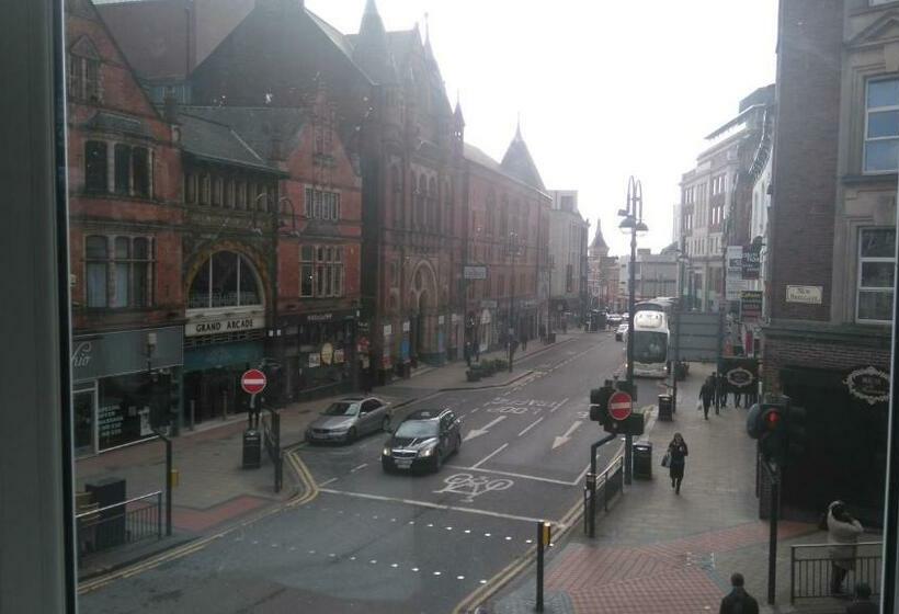 스탠다드 룸, The Wrens