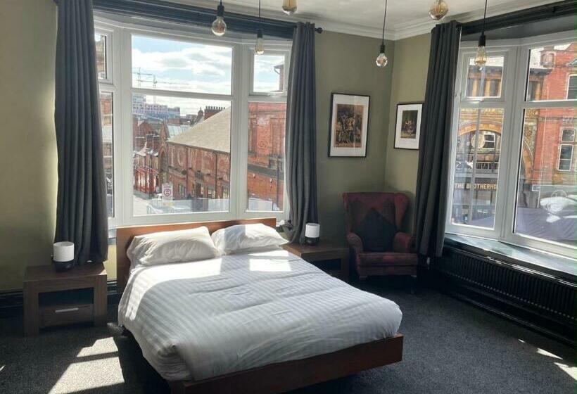 스탠다드 룸, The Wrens