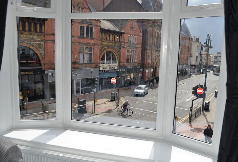 스탠다드 룸, The Wrens