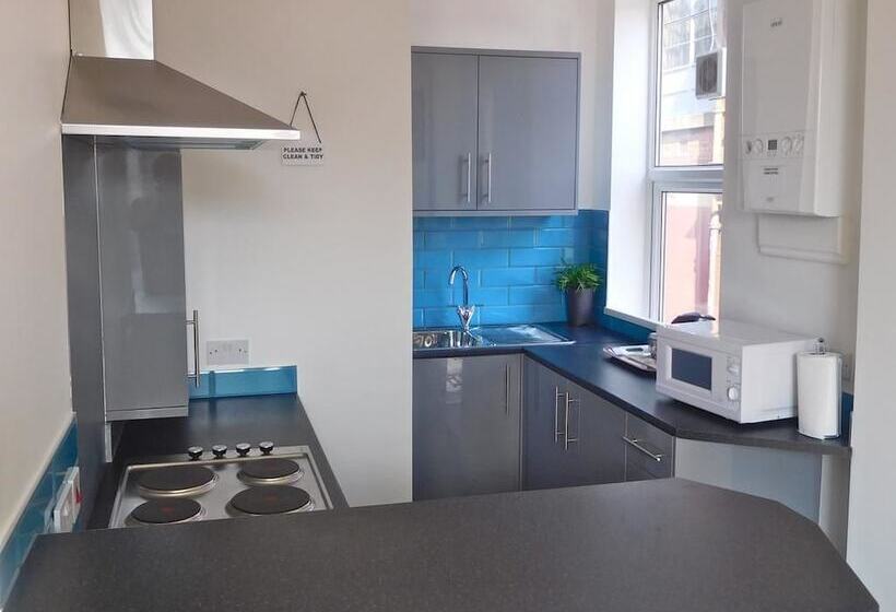 침실 3개 아파트, The Wrens