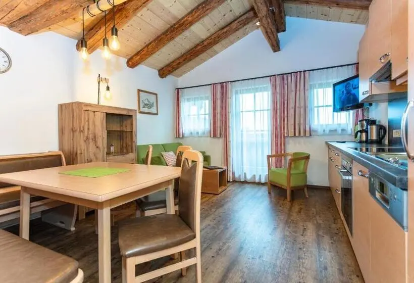 Huoneisto 2 Makuuhuonetta Parveke, Brandstatthof Leogang