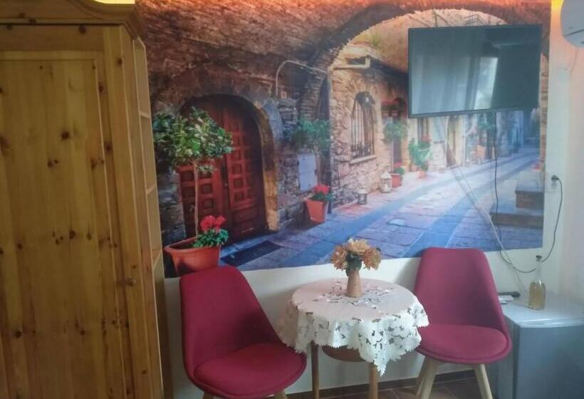 חדר אקונומי, Margaréta Panzió