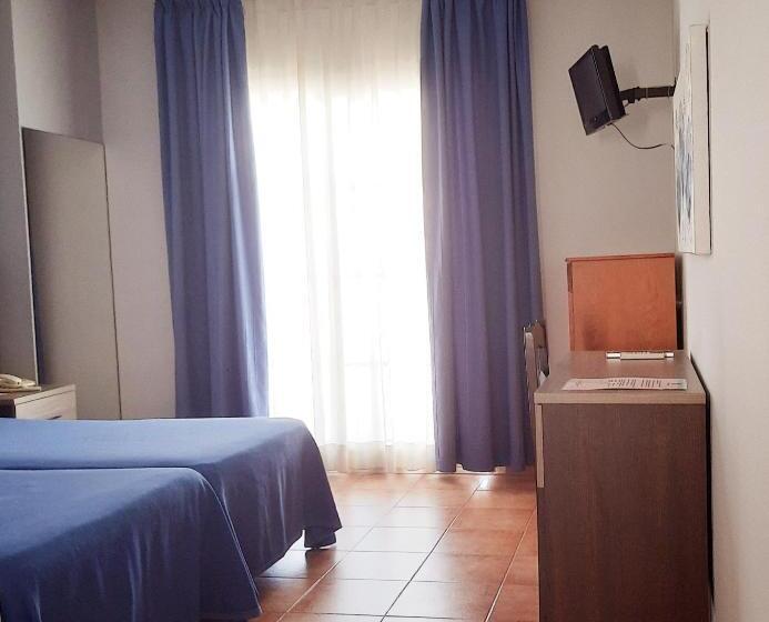 חדר בסיסי לשלושה, Hostal La Colonia