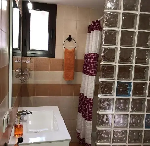 スタンダードルーム, La Casa En El Centro