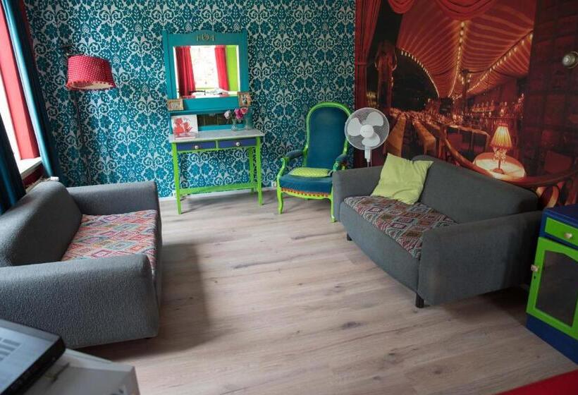 컴포트 룸, Stee In Stad