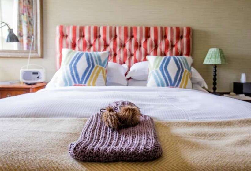 חדר סטנדרט, The Hawk Inn