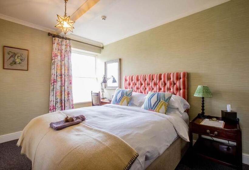 חדר סטנדרט, The Hawk Inn