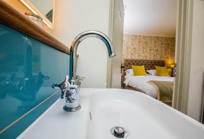 חדר פרמיום, The Hawk Inn