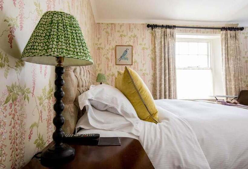 חדר פרמיום, The Hawk Inn