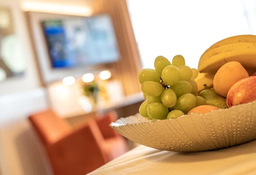 Suite with lake view, Boutique Hotel Angerer