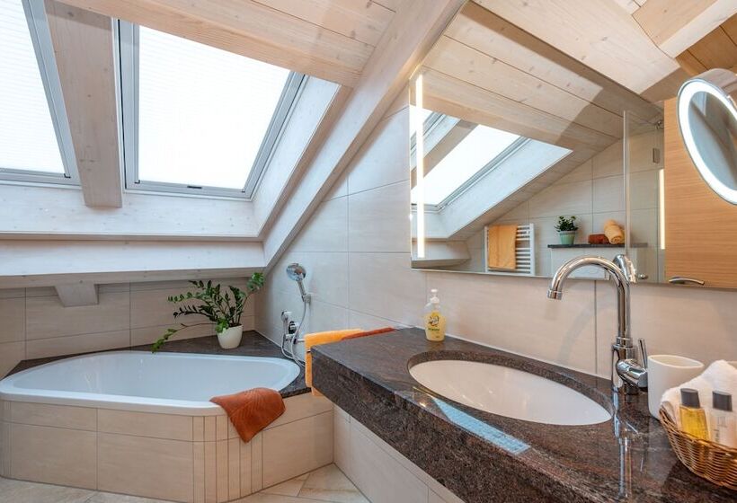 Suite with lake view, Boutique Hotel Angerer