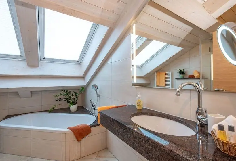 Suite with lake view, Boutique Hotel Angerer