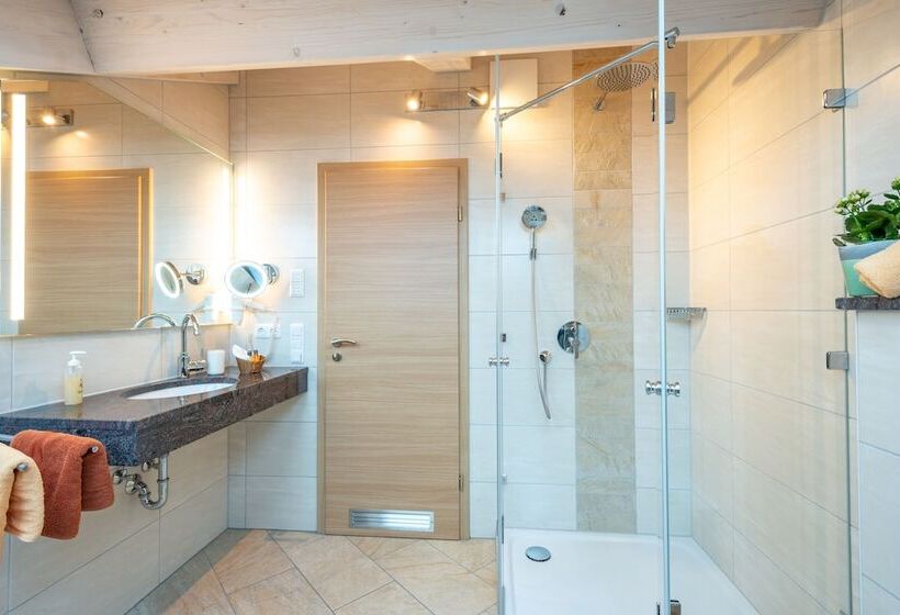 Suite with lake view, Boutique Hotel Angerer