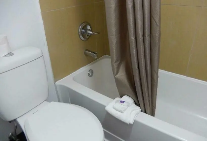 اتاق لوکس چهار تخته, Motel 6 Portland, Tx