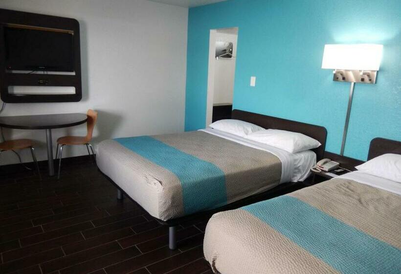 חדר דלוקס לארבעה, Motel 6 Portland, Tx