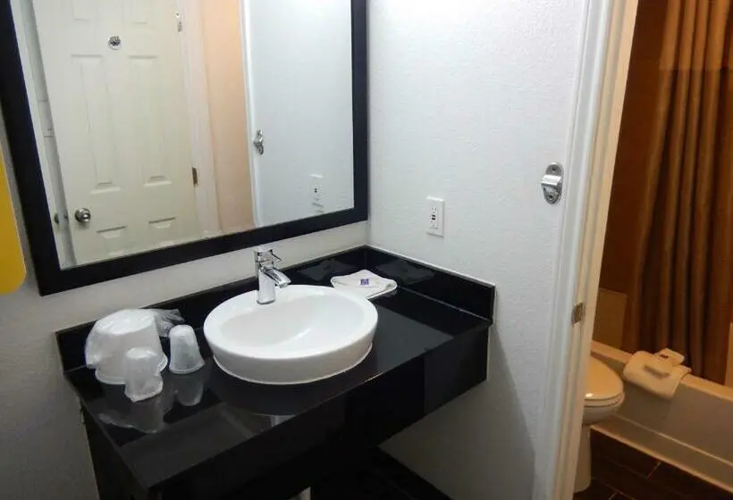 اتاق کلاسیک چهارنفره, Motel 6 Portland, Tx