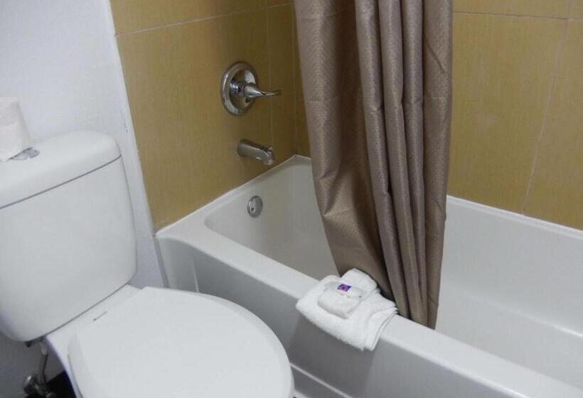 חדר קלאסי לארבעה, Motel 6 Portland, Tx