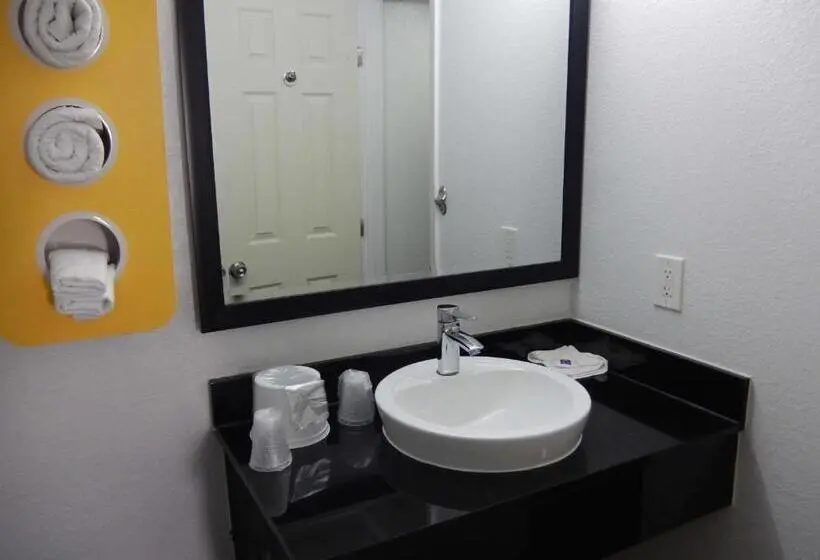 اتاق کلاسیک چهارنفره, Motel 6 Portland, Tx