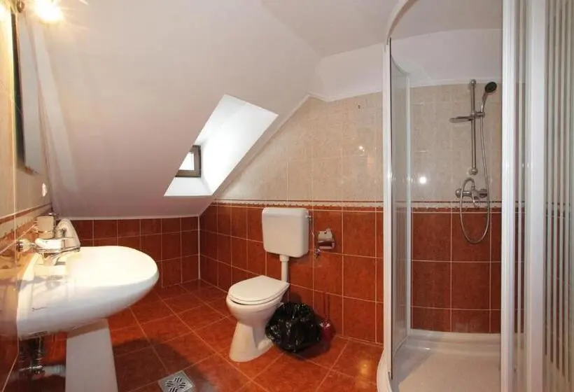 Juniorsviitti, Vila Acvila