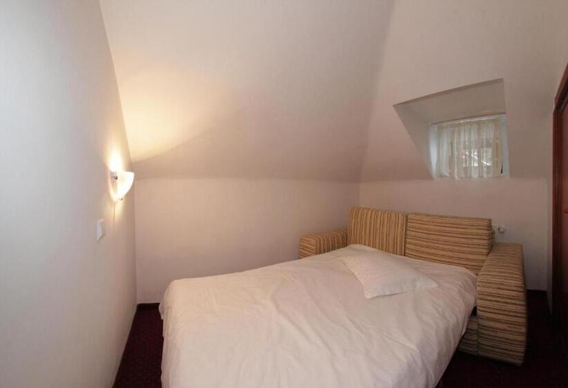 ジュニアスイート, Vila Acvila