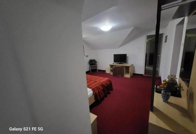 Juniorsviitti, Vila Acvila