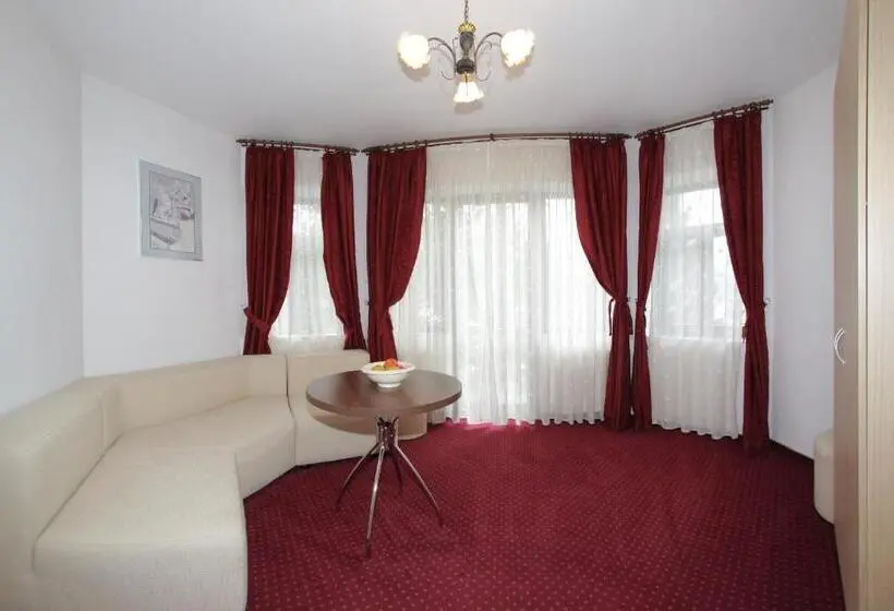 Seniorsviitti, Vila Acvila