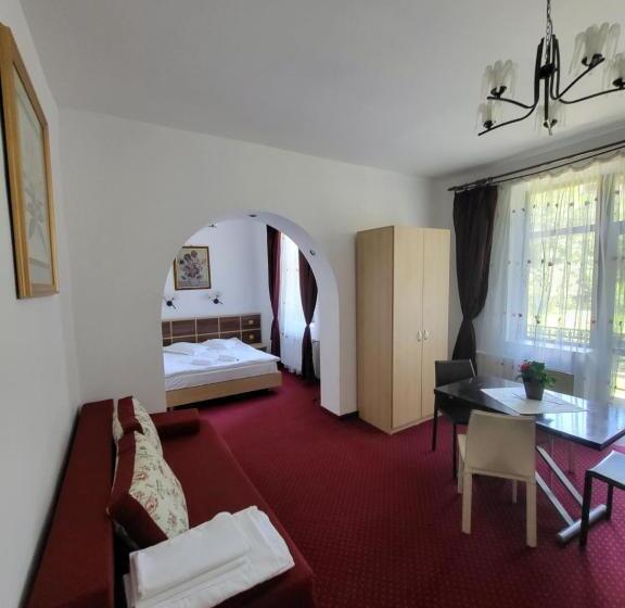 シニアスイート, Vila Acvila