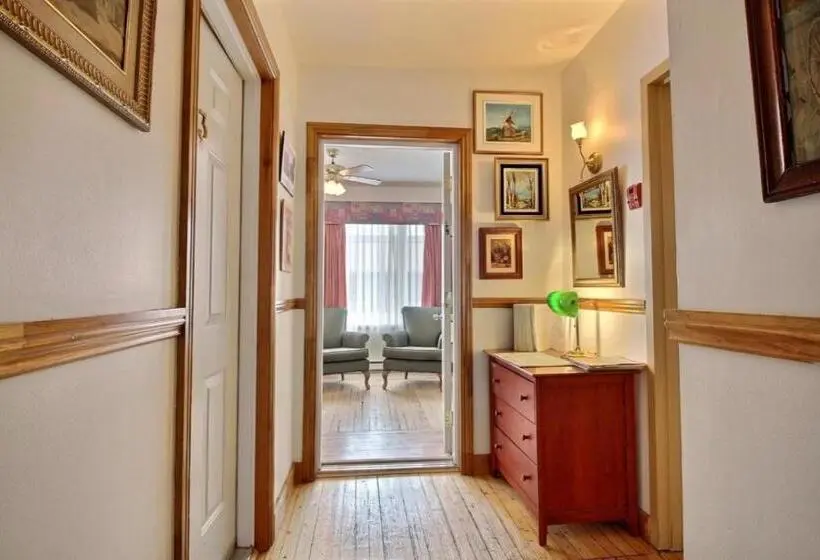 اتاق استاندارد سه تخته با سرویس بهداشتی مشترک, Auberge De La Vieille Maison