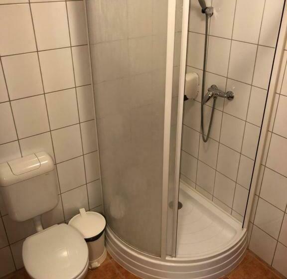 标准间, Autóscsárda és Panzió