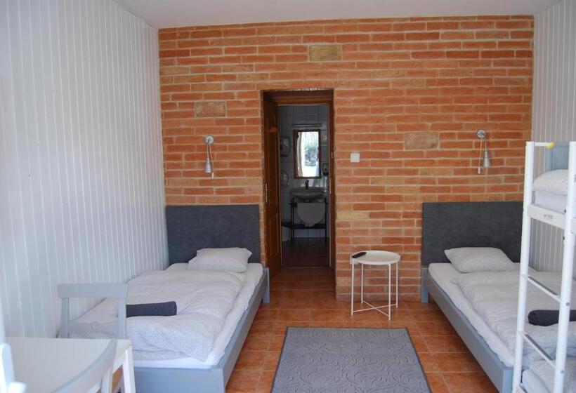 家庭间, Autóscsárda és Panzió