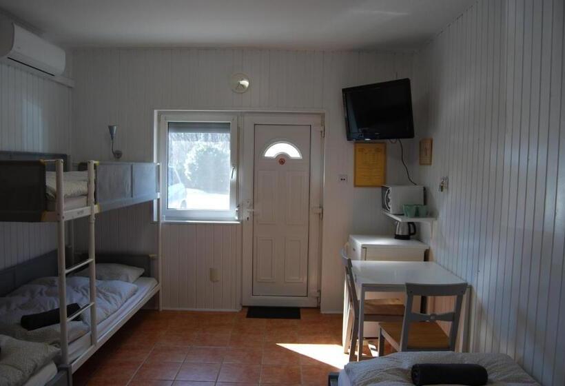 家庭间, Autóscsárda és Panzió