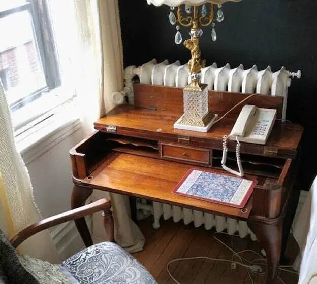 اتاق لوکس, Ashbury House B&b