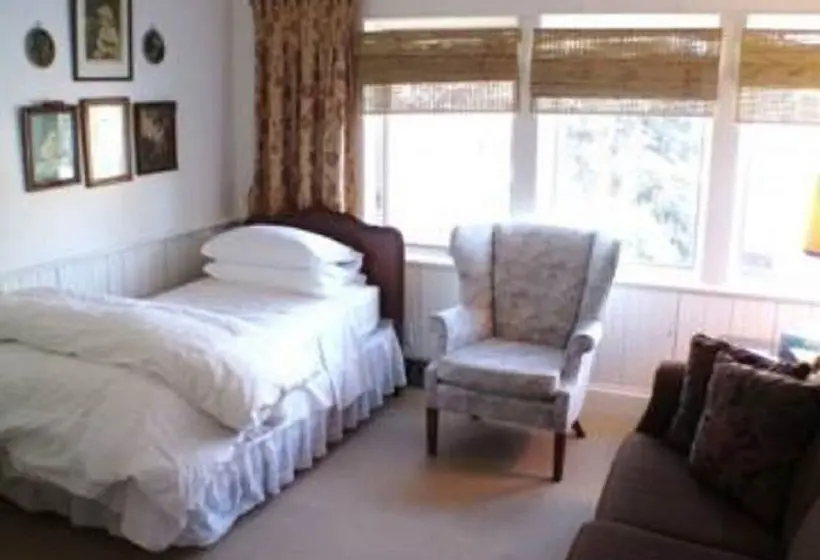 سوییت, Ashbury House B&b