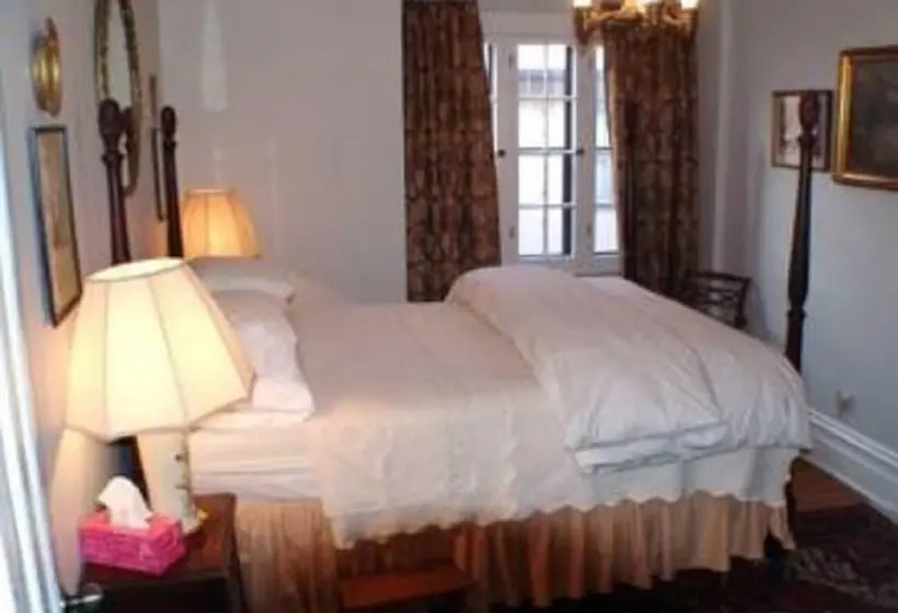 سوییت, Ashbury House B&b
