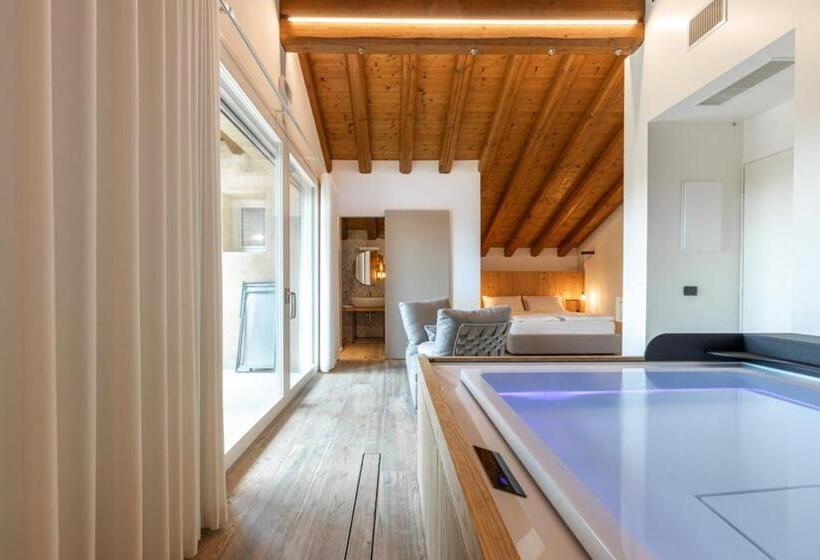 جناح جونيور, Azienda Agrituristica Calronche