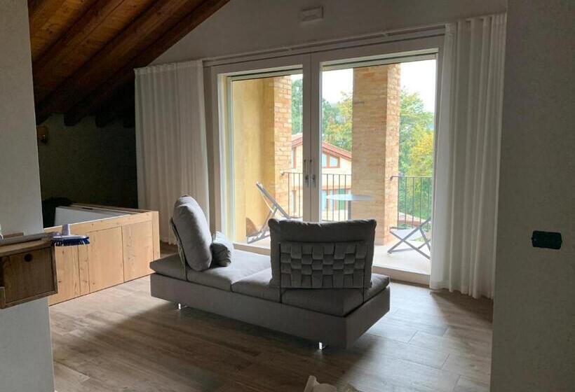 جناح جونيور, Azienda Agrituristica Calronche