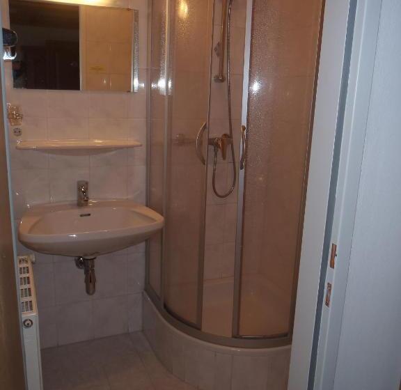 스탠다드 스튜디오, Russbachbauer