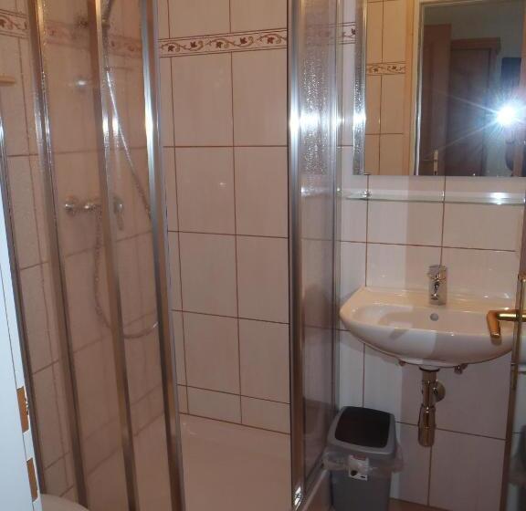 스탠다드 룸, Russbachbauer