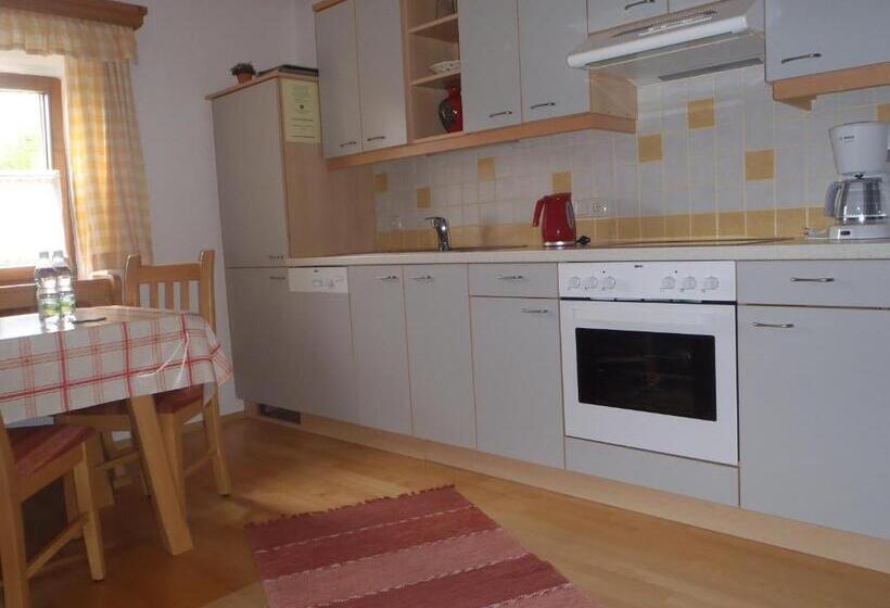 침실 1개 아파트, Russbachbauer