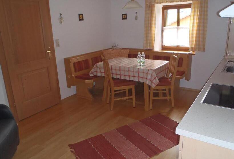 침실 1개 아파트, Russbachbauer