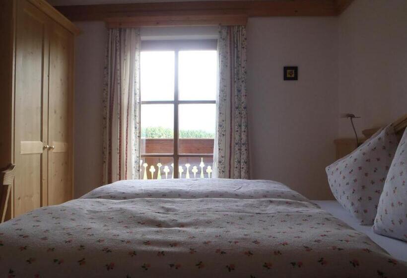 침실 2개 아파트, Russbachbauer