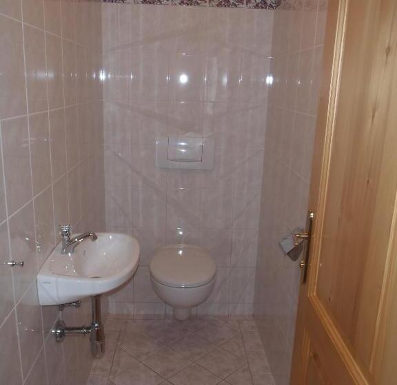 침실 2개 아파트, Russbachbauer